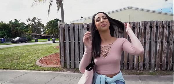  Beautiful amateur hit the bangbus - Kiarra Nava Hoe